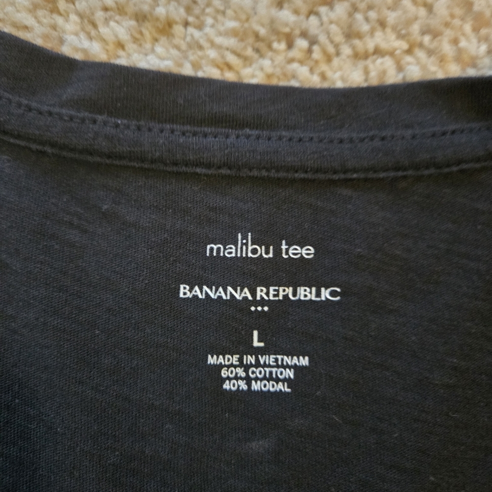 Banana Republic Malibu V Neck Tee Black - excellent condition - Picture 2 of 3